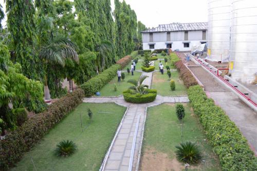 GARDEN NEAR ETHANOL BULK STORAGE TANKS